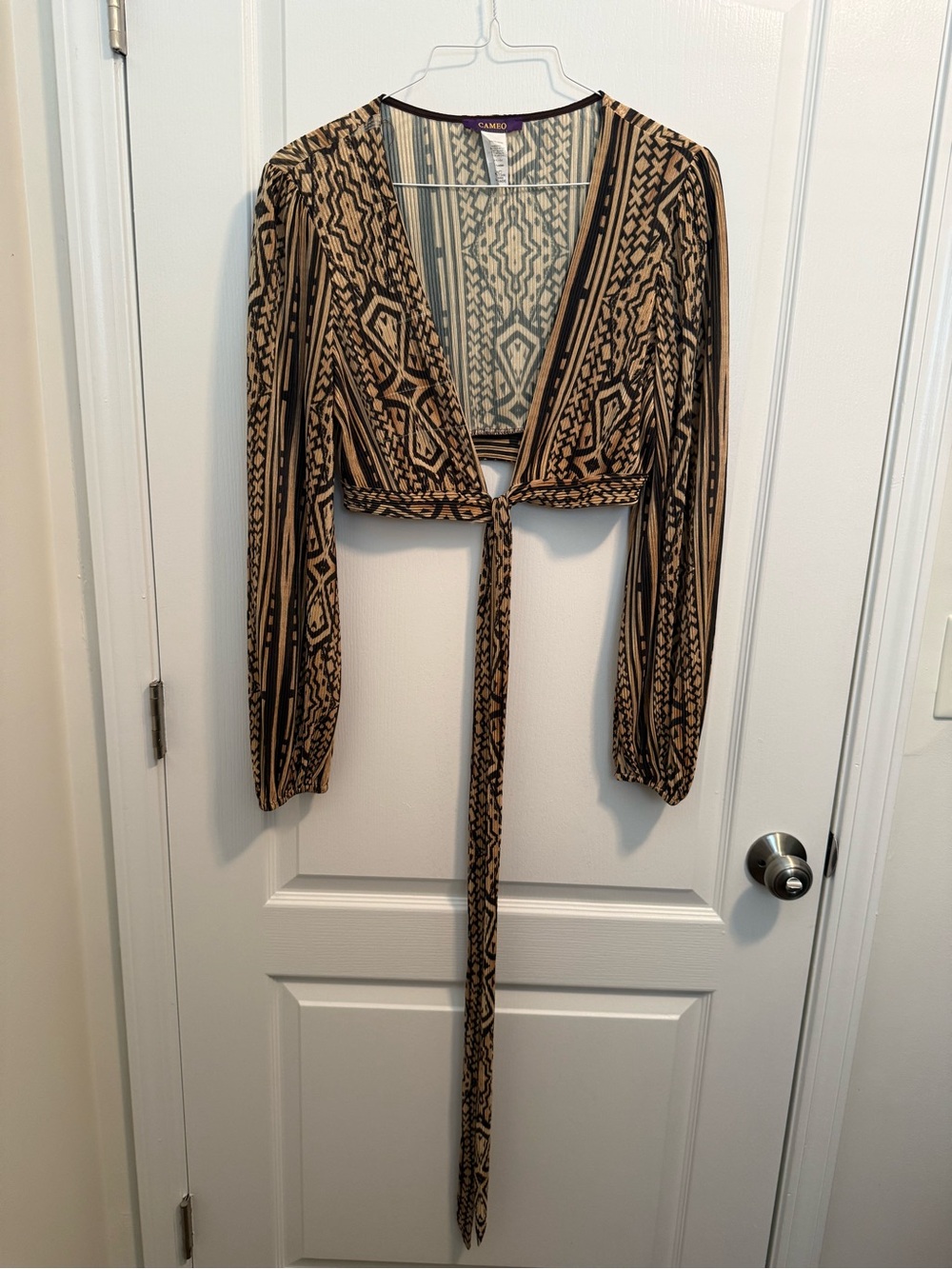 Cameo Aztec-Pattern Cropped Tie-Front Top in size L